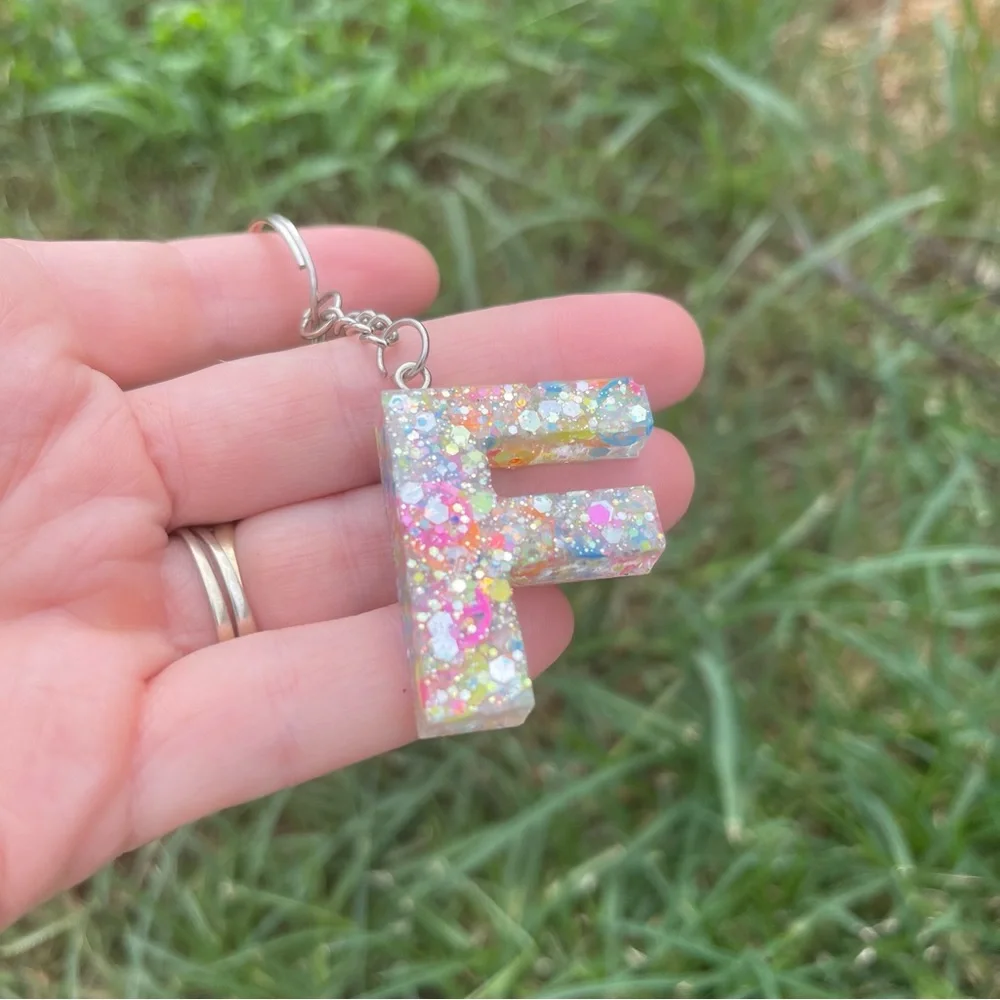 Glittery ☮️ Sign Initial Keychain F Handmade With Resin - Picture 5 of 6